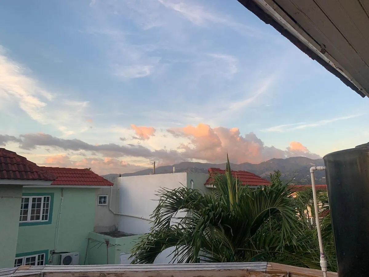 Kingston Getaway - Gated 2Br With Mountain Views Villa